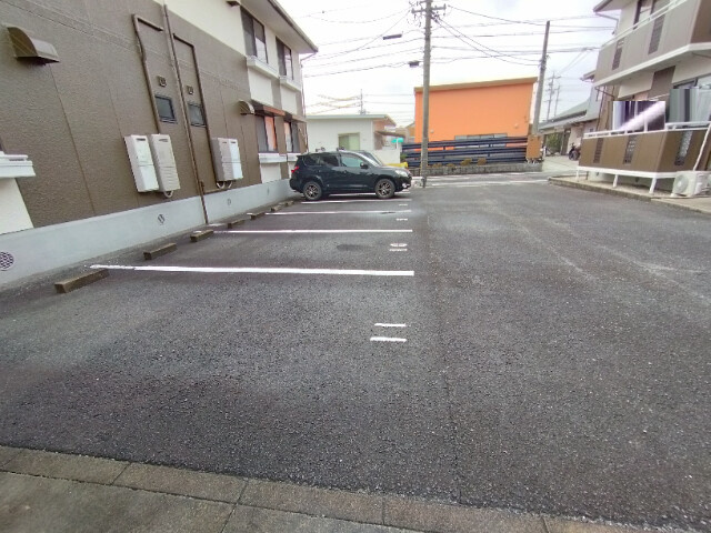 ドミール・ミネＢ棟の駐車場