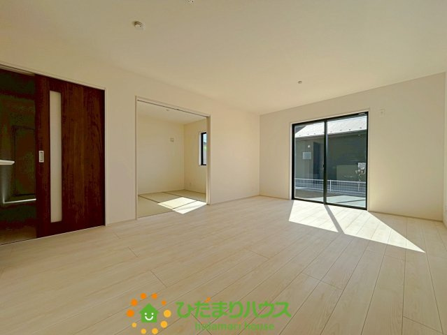 久喜佐間　新築一戸建て　01　リーブルガーデンの居間・リビング|ゆったりとしたリビングです！