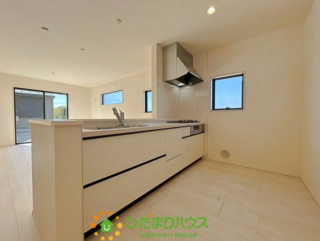 久喜佐間　新築一戸建て　01　リーブルガーデンのキッチン|お料理しやすいキッチンです！