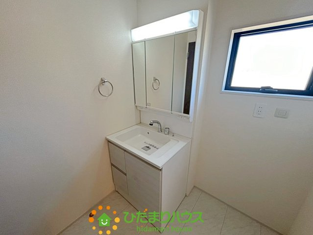 久喜佐間　新築一戸建て　01　リーブルガーデンの独立洗面台|朝の支度にも助かる、独立の洗髪洗面化粧台！