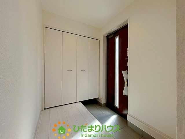 久喜佐間　新築一戸建て　01　リーブルガーデンの玄関|収納もある玄関です！