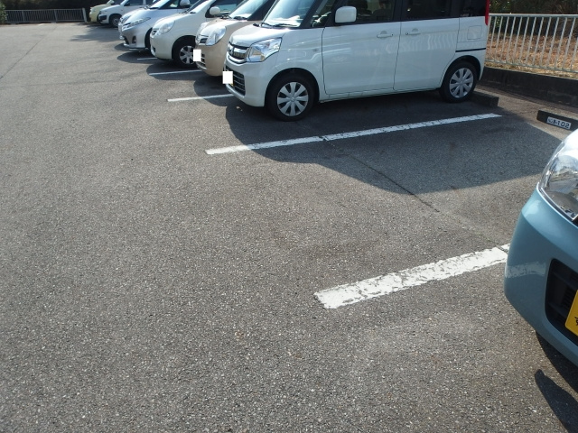 コートビレッジＷＡＫＩＴＡⅡの駐車場