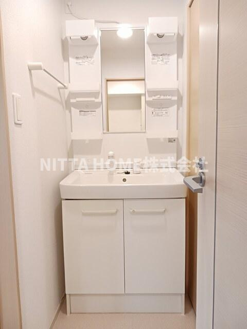 ブライト岡崎の洗面所|綺麗な独立洗髪洗面台がついていて便利＊