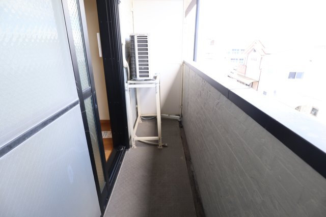 レオパレス冨田の玄関