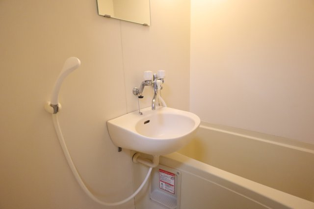 レオパレス冨田の浴室|風呂・トイレ　セパレート。