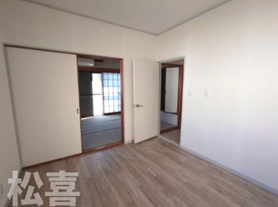 【寝室】 | 本牧三之谷テラスハウス | 使い勝手のいい寝室です