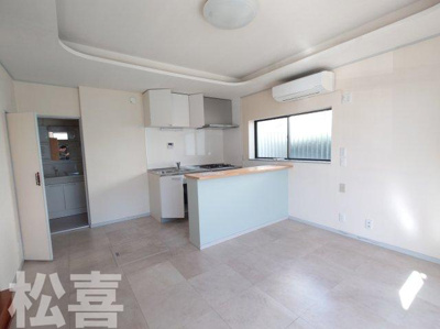 【居間・リビング】 | 本牧三之谷テラスハウス | ゆったりとしたリビングです