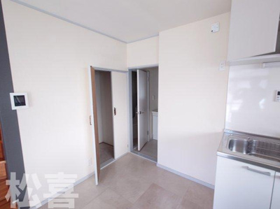 【収納】 | 本牧三之谷テラスハウス | 小物を収納するのに便利です