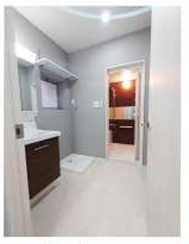 シャトウ鶴ヶ岡の独立洗面台|ゆとりの洗面スペースで朝の身支度もスムーズに