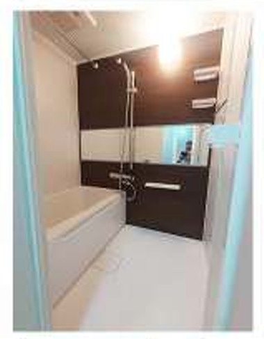 シャトウ鶴ヶ岡の浴室|雨の日でもお洗濯に困らない浴室乾燥機付き