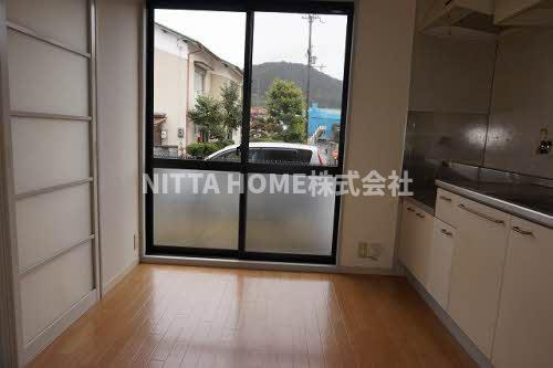 ピュア・コートのキッチン|３口コンロ付きのキッチンです♪