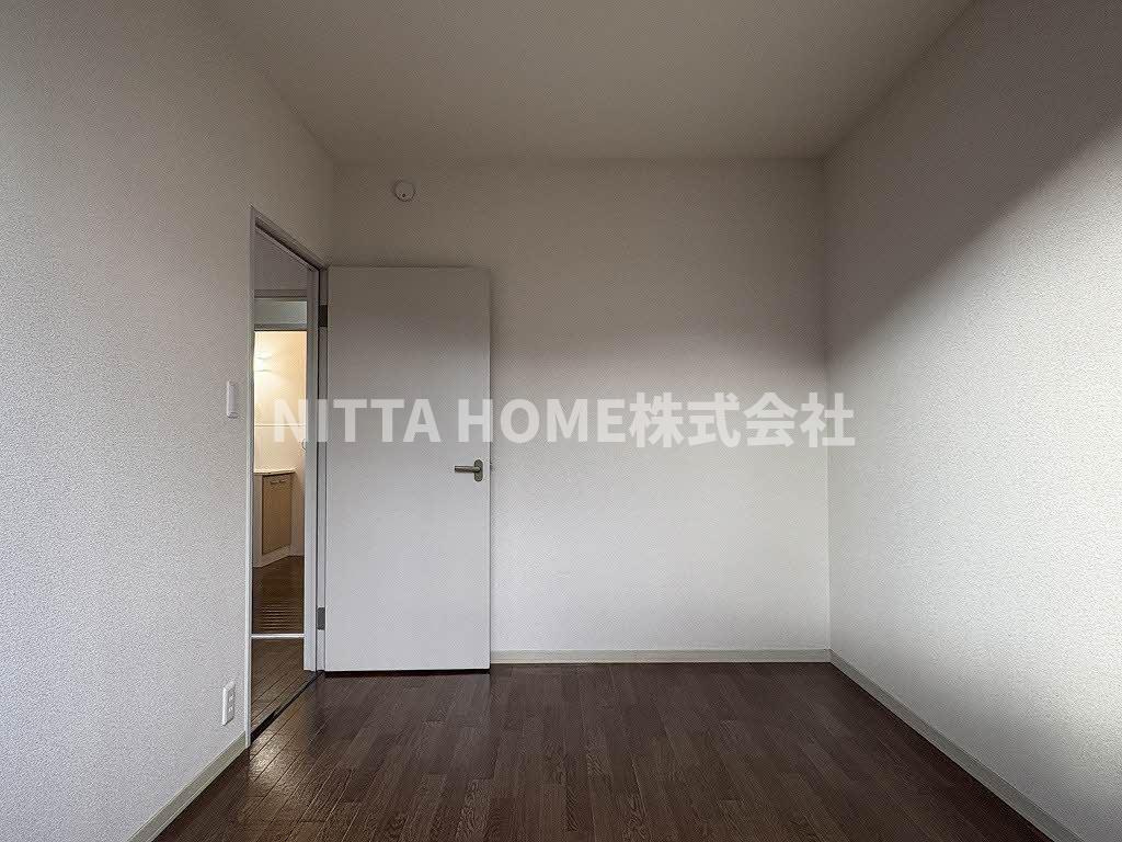 ピュア・コートの洋室|洋室は５．９帖と４．６帖の２室です☆