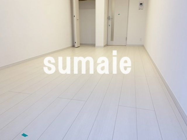 リブリ・Tripolis Ⅲの寝室|白が基調のお部屋です