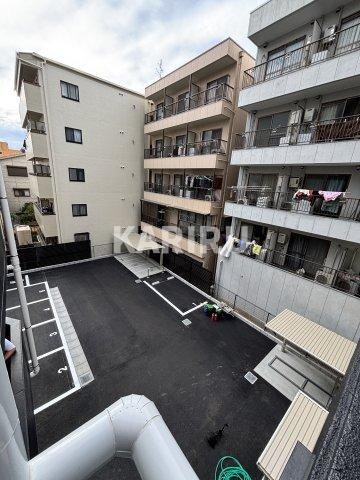 ファーストフィオーレ北大阪リアンの駐車場