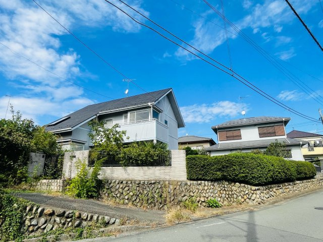 あきる野市野辺　古家付売地の外観