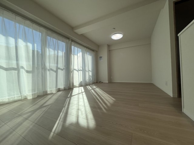 ビレッタ百道の居間・リビング|こちらのリビングで趣味の時間をお楽しみください