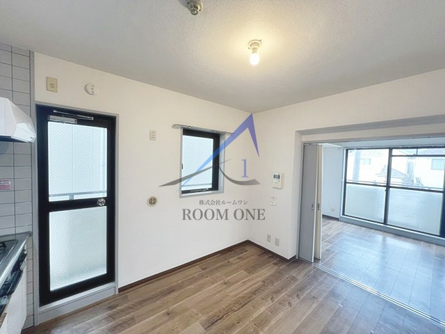 ドリームマンション登戸第二の居間・リビング|洋室のお部屋です。