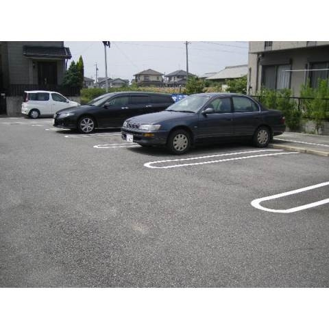 グリーンヒル二光の駐車場
