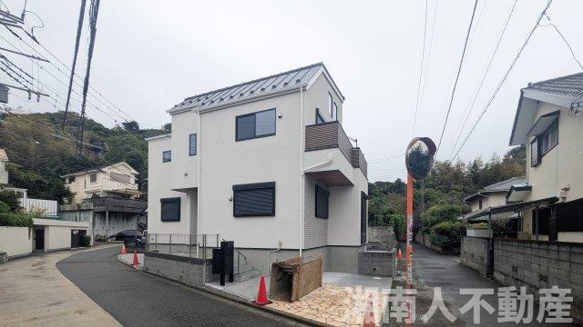 藤沢市片瀬３丁目４－５２新築戸建ての前面道路含む現地写真|前面道路含む現地写真です
