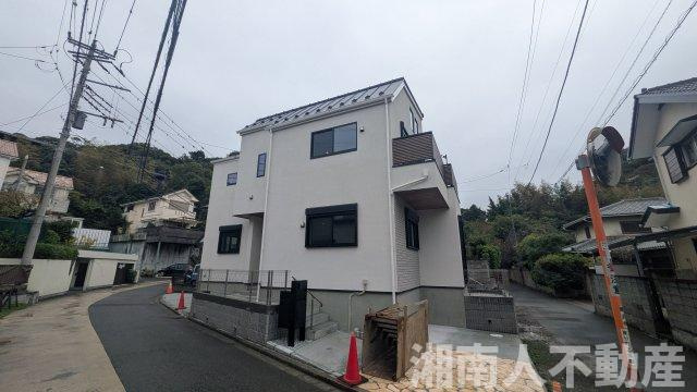 藤沢市片瀬３丁目４－５２新築戸建ての前面道路含む現地写真|前面道路含む現地写真です