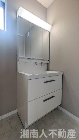 藤沢市片瀬３丁目４－５２新築戸建ての独立洗面台|独立洗面台あり、毎朝おしゃれに忙しい女性の方におすすめです