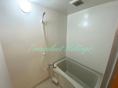 【浴室】 | レインボーコート | 清潔感のあるお風呂です♪