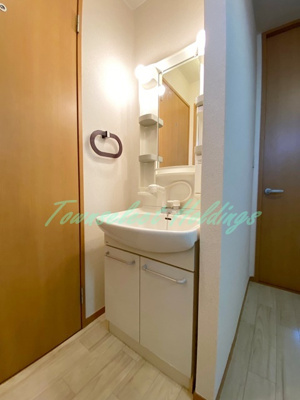 【洗面所】 | レインボーコート | 明るい洗面所です