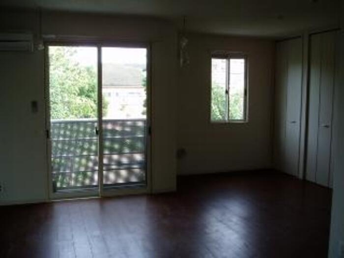 パークヒルズの居間・リビング