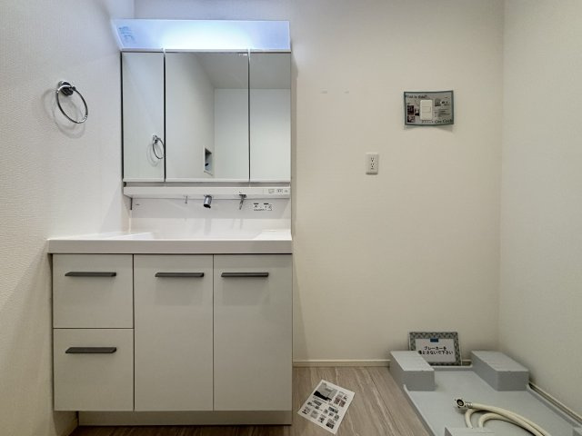 MELDIA瑞穂区松月町508②｜名古屋市の戸建ならホームアップの独立洗面台|【売主施工例】三面鏡で朝の身支度に最適