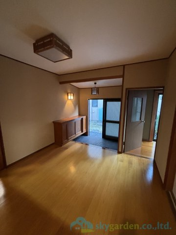 小田原市別堀　中古戸建の玄関