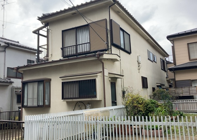 【外観】 | 木造住宅とは土台、壁、柱など建築物の強度を支える構造体の材に木が使用されている構造を指します。構造体は建物の自重を支えるだけではなく風圧や水圧、積裁荷重などあらゆる衝撃に耐えるための基礎です。