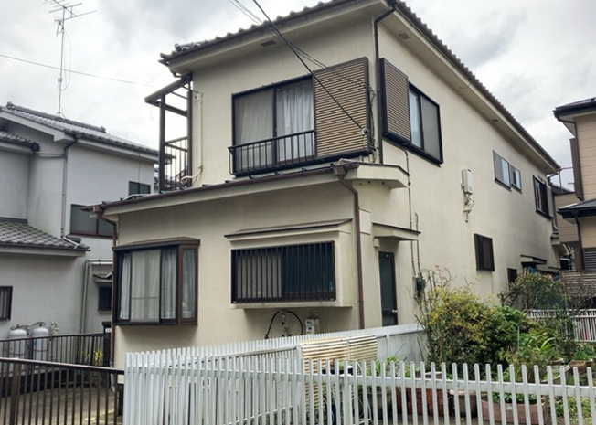 【外観】 | 建物の基礎工事の方法は、主流となっているベタ基礎（防湿基礎）と布基礎の２種類に分類され、床下の通気性や耐久性などに違いがあります。建物の基礎部分の構造や付帯設備など詳細については現地でご確認ください。