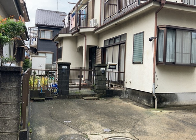 【内装】 | 玄関ポーチにおいて最も重視すべきと言っても良いのが広さです。適切な広さの玄関ポーチでないと外見的なバランスは崩れてしまいますし、何より使いにくくなってしまいますので、現地で実際に下見をしてみましょう！