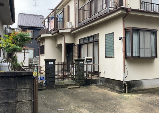 【玄関】 | 玄関は家の顔と言っても過言ではありません。現地を見学する際は玄関の広さや全体のバランスなどを見てみるといいでしょう。一般的なアプローチのしやすさだけではなく、お年寄りにも優しい設計のものだと安心です。