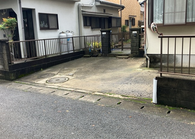 【駐車場】 | 駐車場と明記されていても、最小スペースでつくられた駐車場だと大型車は駐車できなかったり、出入りしにくくなったりする可能性があります。お車のサイズと購入したい物件の駐車場のサイズを現地で確認しましょう。