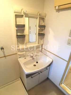 【独立洗面台】 | サンセール弐番館 | 同型タイプ独立洗面台、小物を置くことができて便利です