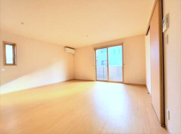 ガーデンパスＣの居間・リビング