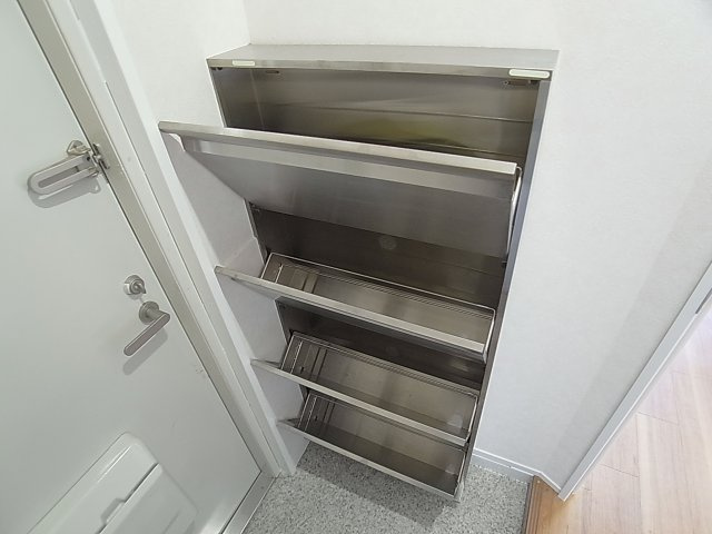 ラメゾン小河通の玄関|玄関にはシューズＢＯＸも完備