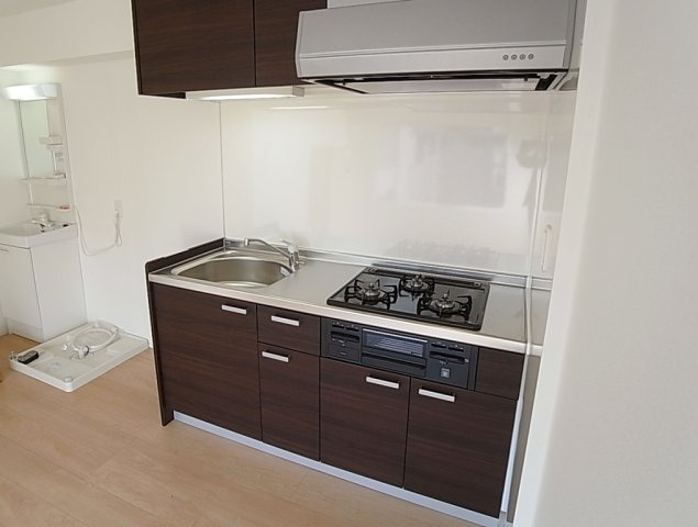 ラメゾン小河通のキッチン|システムキッチン。ガス3口コンログリル付