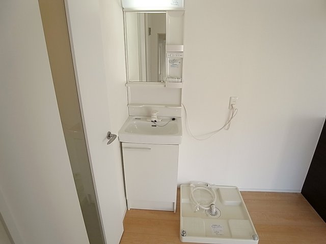 ラメゾン小河通の洗面所|シャワー付き独立洗面台