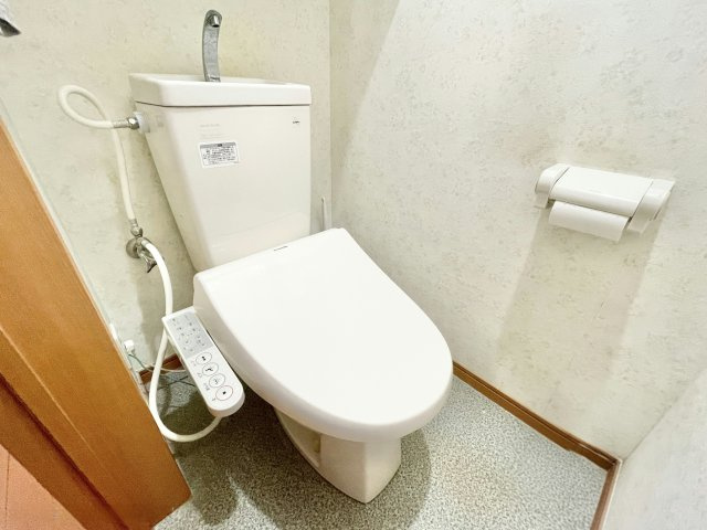 枚方市東船橋1丁目　中古一戸建てのトイレ|温水便座付きのトイレ♪