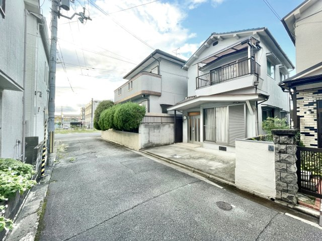 枚方市東船橋1丁目　中古一戸建ての前面道路含む現地写真|2025年10月撮影