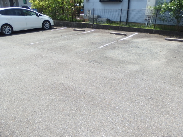 ハイカムール山本の駐車場