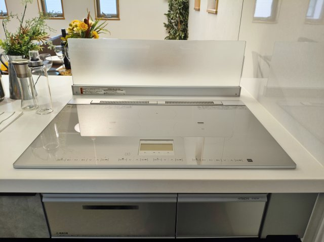 杉並区上荻3丁目 限定1棟のキッチン|お手入れがしやすいIHコンロ
火を使わず安心の仕様
小さなお子様がいるご家庭も安心です