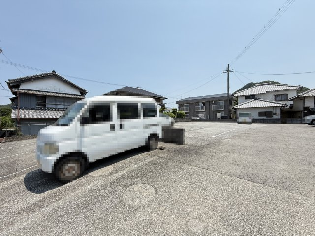 レジェンド A棟の駐車場