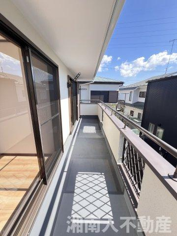 藤沢市下土棚２３７－１０戸建てのバルコニー|外からの目が気にならないバルコニーで洗濯物が干せます
