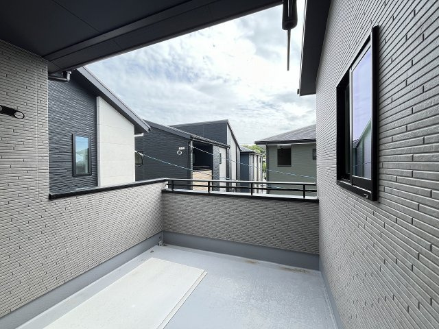 【バルコニー】 | 糟屋郡宇美町宇美中央1丁目3期　1号棟（全6棟）【仲介手数料無料・0円】 | 現地写真。インナーバルコニーです。