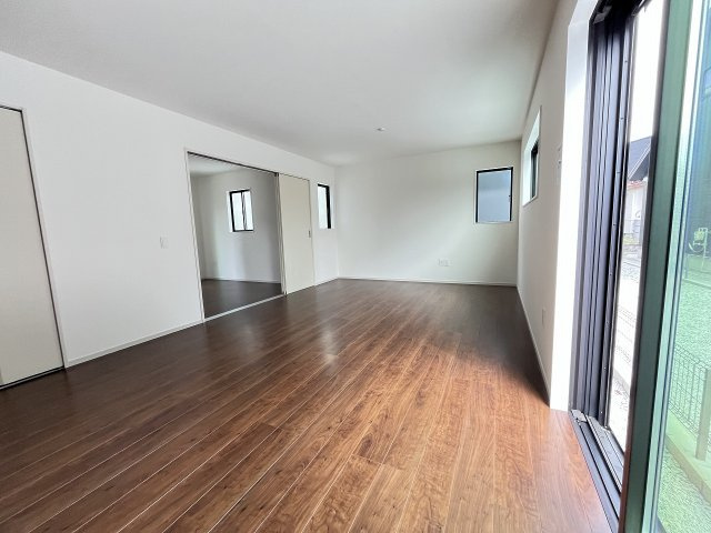 【居間・リビング】 | 糟屋郡宇美町宇美中央1丁目3期　1号棟（全6棟）【仲介手数料無料・0円】 | 現地写真。