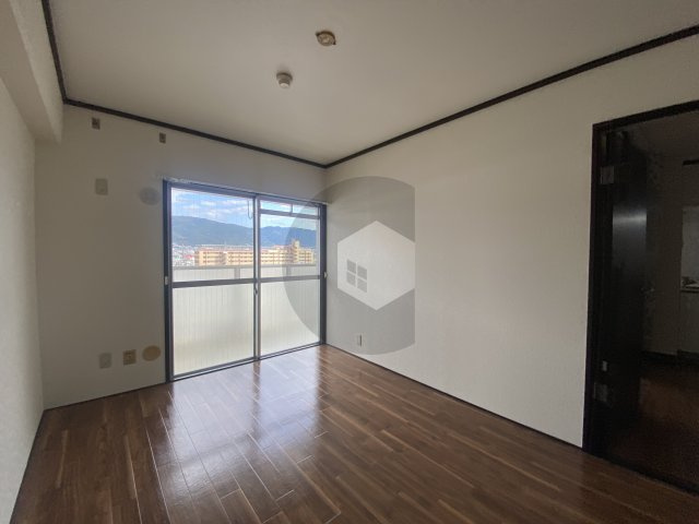 シャンポール東大阪の洋室