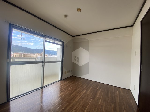 シャンポール東大阪の洋室